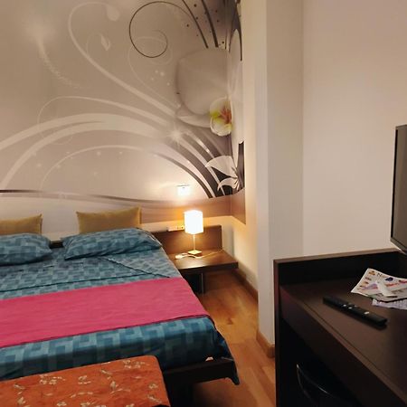 "Orchidea" Camera Privata Nell'Appartamento Condiviso Cagliari Ngoại thất bức ảnh